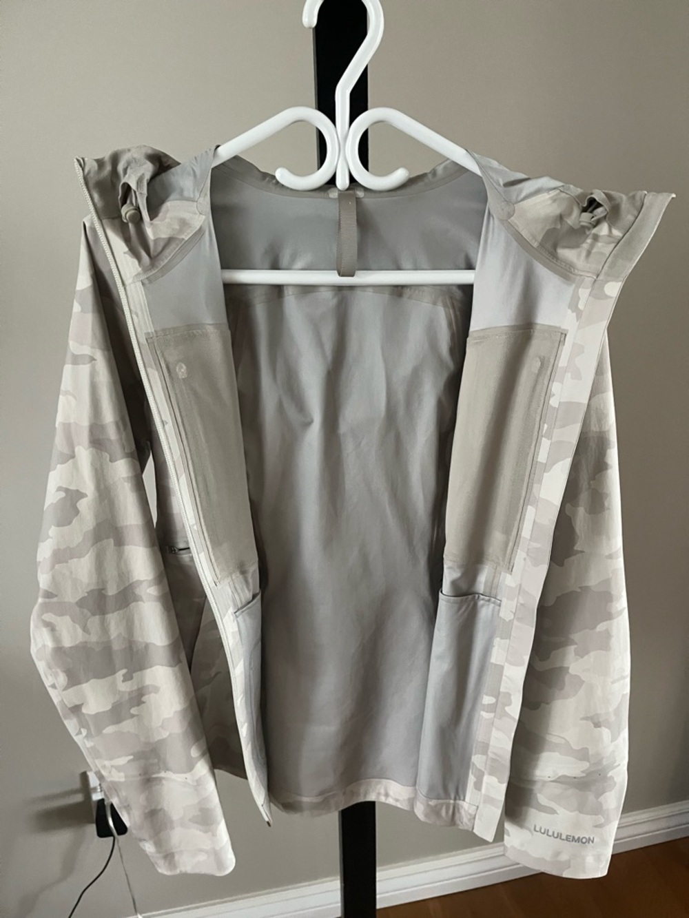 Lululemon Break A Trail Light Gray Camo Hooded Shell - Picture 4 of 7